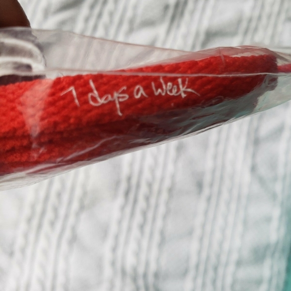 Red shoe laces - Picture 1 of 2